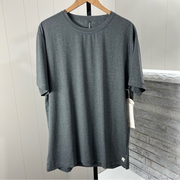 Vuori Tradewind Performance Heather Grey Athletic Short Sleeve Shirt XXL 2X NWT